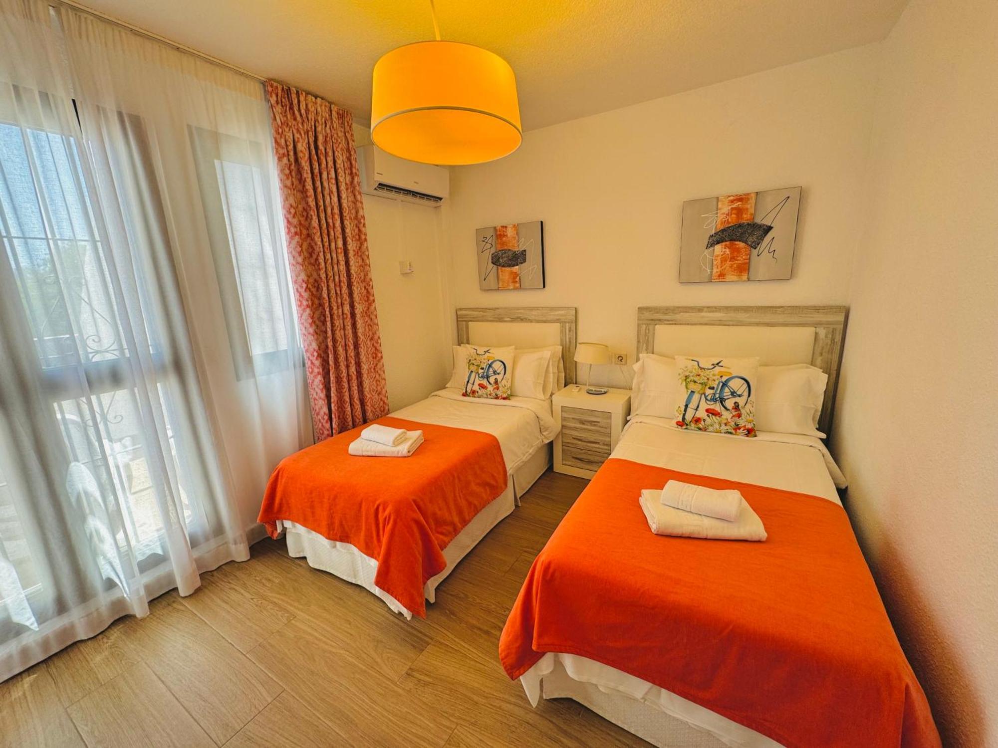 Pueblo Evita Premium Suites Бенальмадена Экстерьер фото