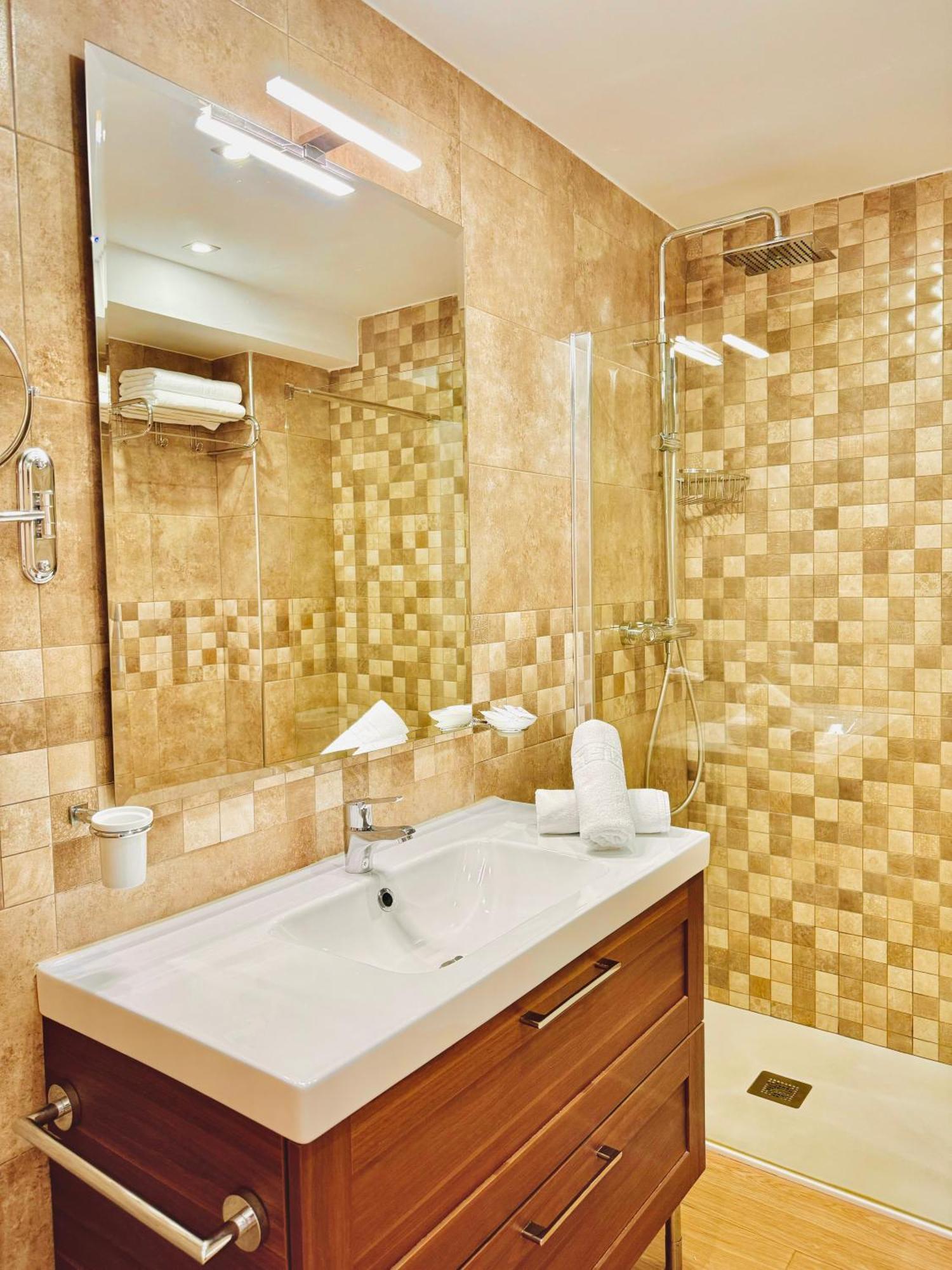 Pueblo Evita Premium Suites Бенальмадена Экстерьер фото