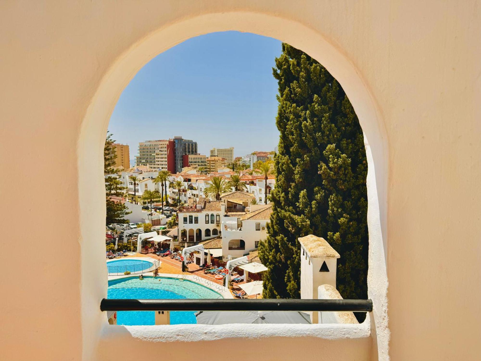 Pueblo Evita Premium Suites Бенальмадена Экстерьер фото