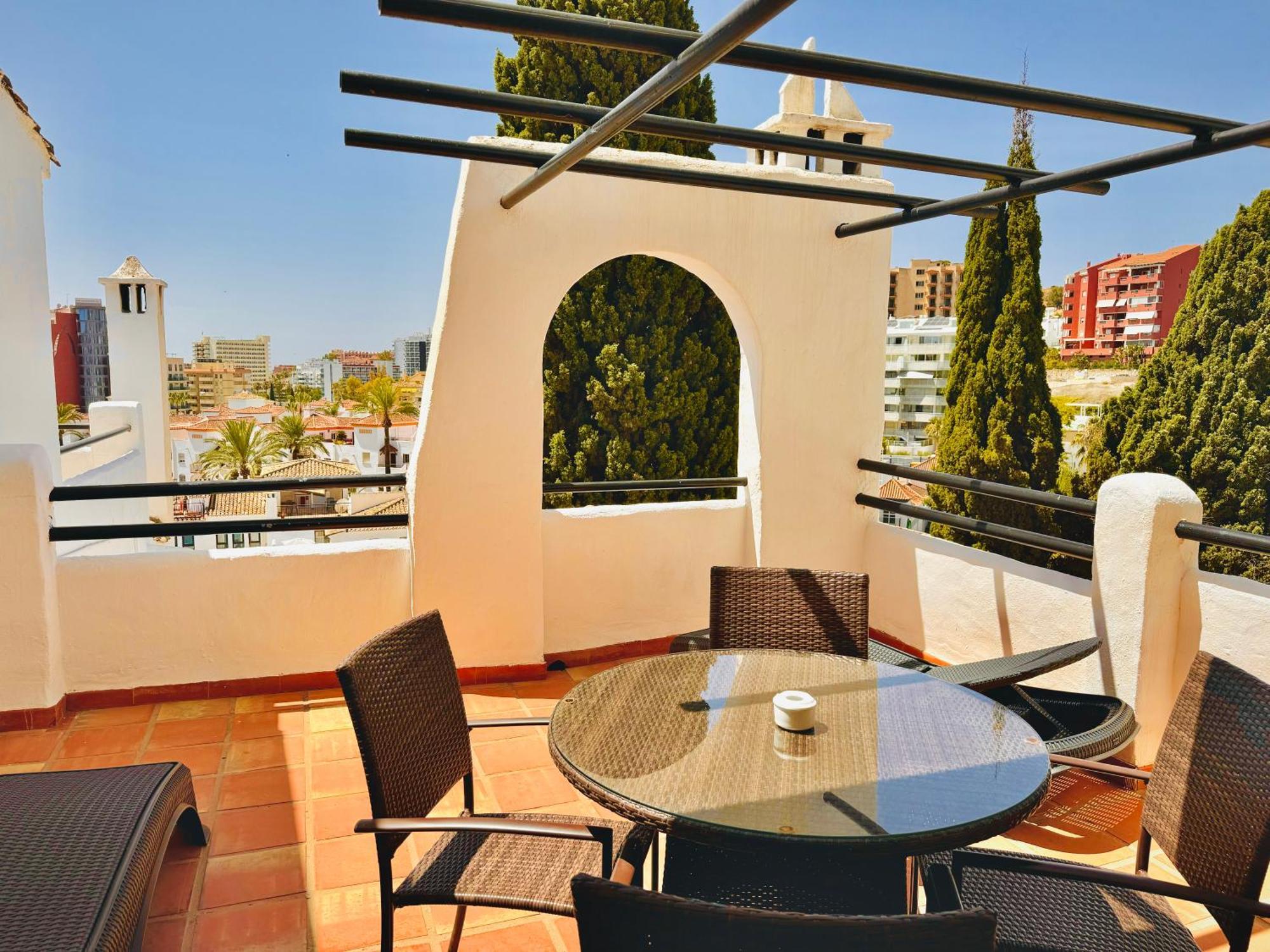 Pueblo Evita Premium Suites Бенальмадена Экстерьер фото