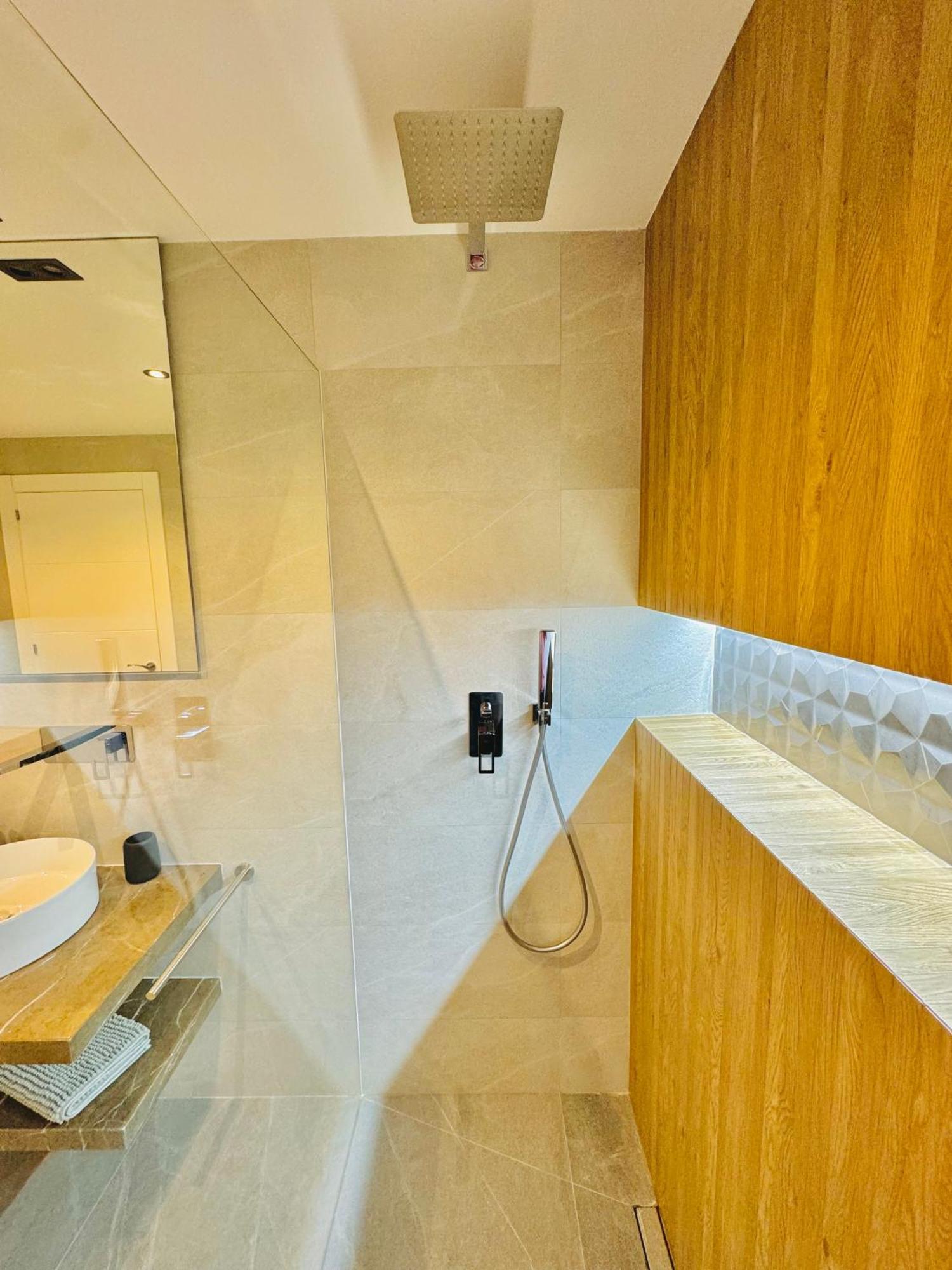 Pueblo Evita Premium Suites Бенальмадена Экстерьер фото
