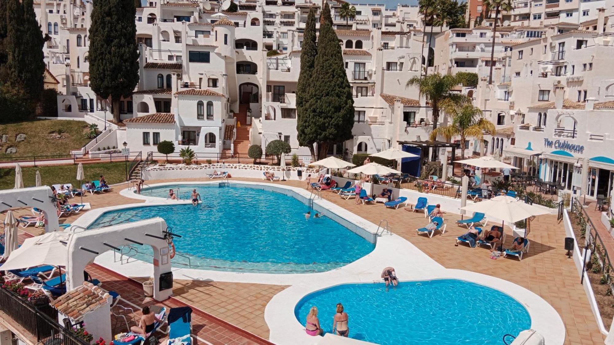 Pueblo Evita Premium Suites Бенальмадена Экстерьер фото